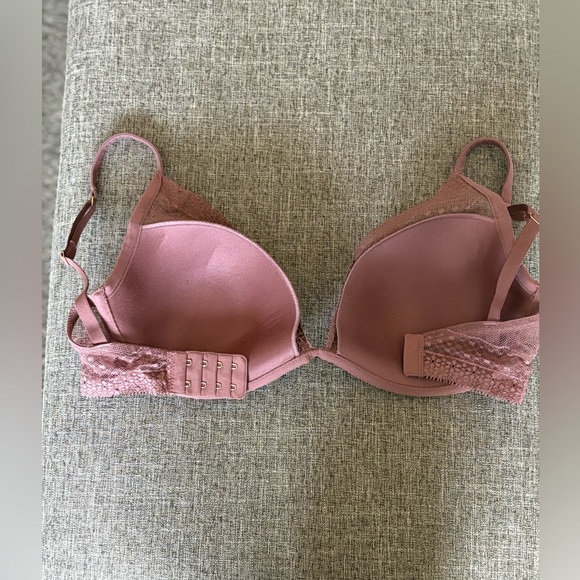 Victorias Secret Vintage Rose Plunge Lace Bra - Picture 2 of 2